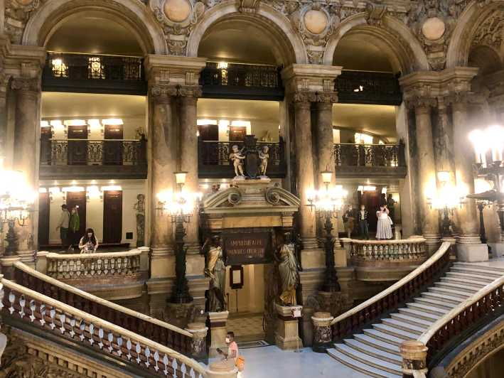 family-friendly-treasure-hunt-at-opera-garnier
