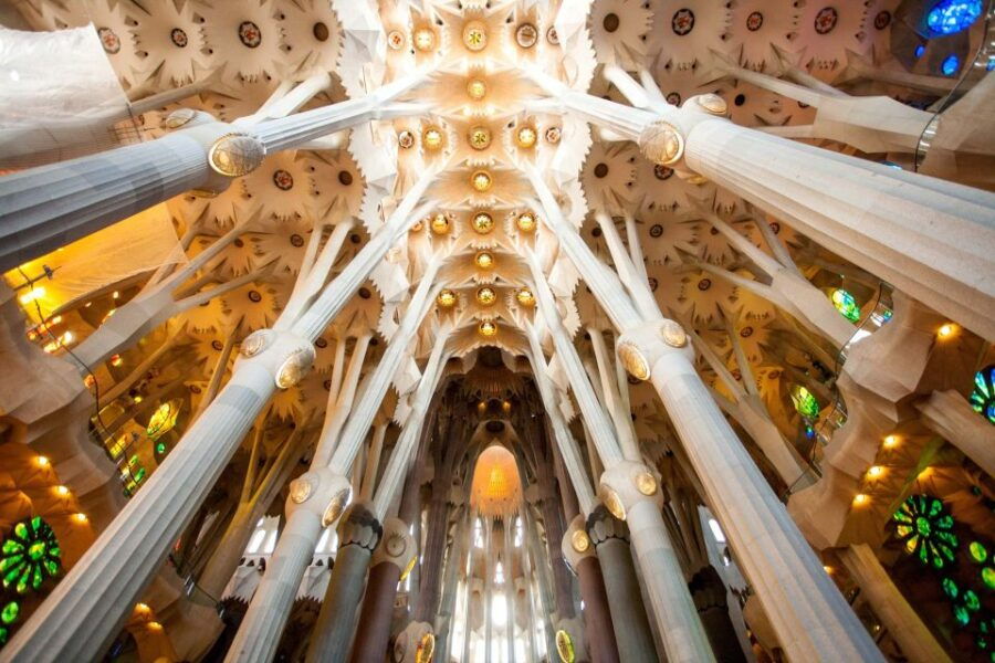 fast-track-access-sagrada-familia-1-5-hour-guided-tour
