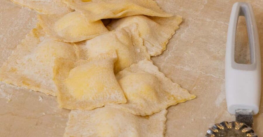 fettuccine-ravioli-tiramisu-cooking-class-in-rome