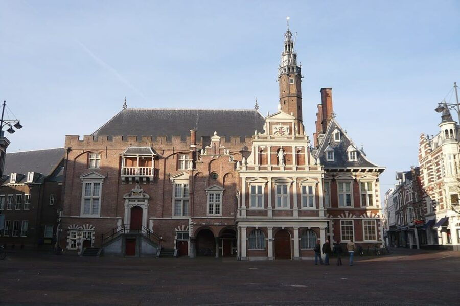 from-amsterdam-keukenhof-and-haarlem-full-day-guided-tour