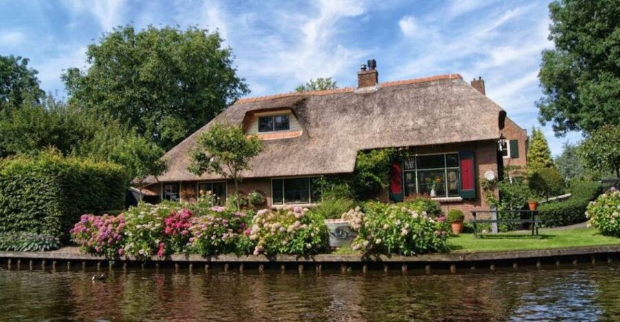 from-amsterdam-private-tour-to-giethoorn-with-canal-cruise