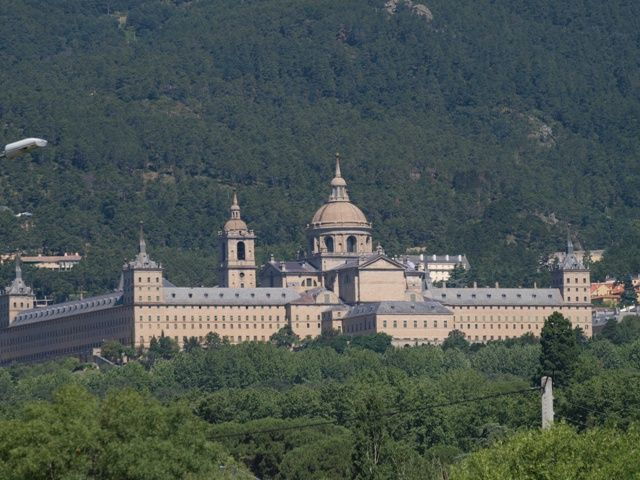 from-madrid-el-escorial-valley-and-segovia-day-trip