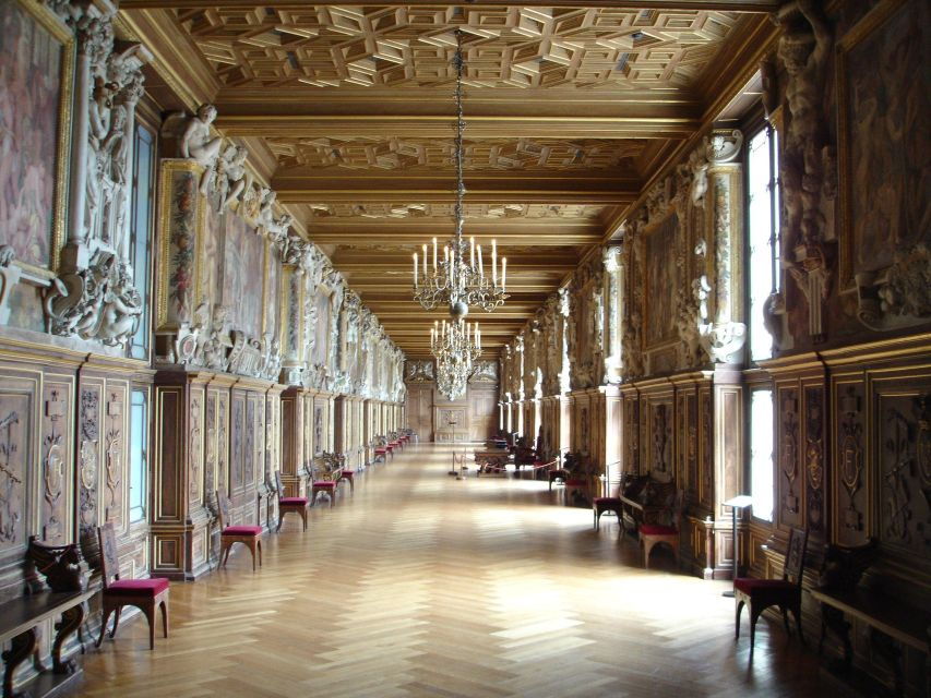 from-paris-chateau-de-fontainebleau-vaux-le-vicomte