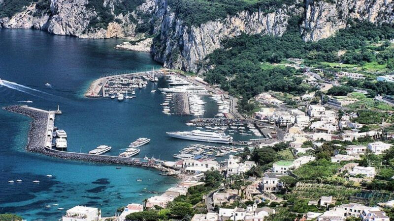 from-positano-capri-island-group-cruise-with-blue-grotto