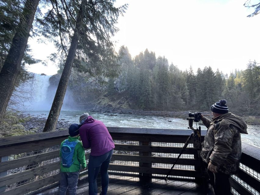 From Seattle: Snoqualmie Falls and Wineries Tour W/ Transfer