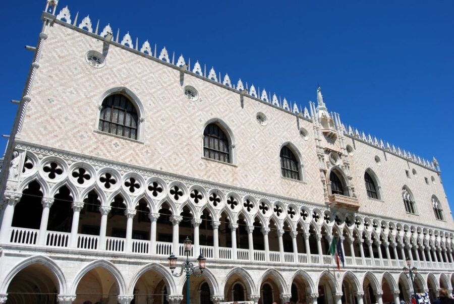 full-venice-walking-tour-doges-palace-and-st-marks
