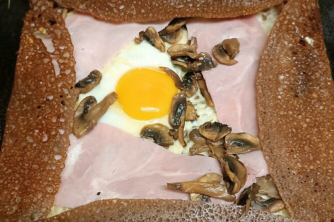 galettes-and-crepes-cooking-class-with-host-table-diner