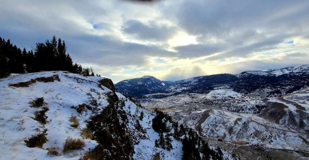 Gardiner: Yellowstone National Park Half Day Guided Hike