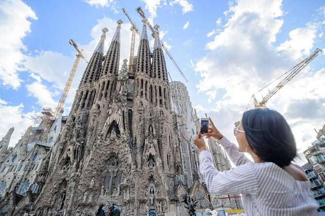 gaudi-highlights-private-tour-with-sagrada-familia-visit-included
