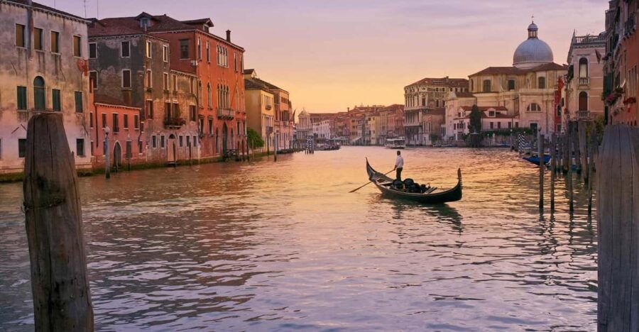 gondola-serenade-romance-on-venetian-waters-private