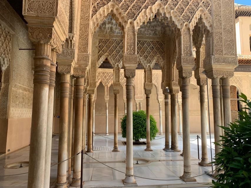 granada-alhambra-complex-guided-tour-with-ticket