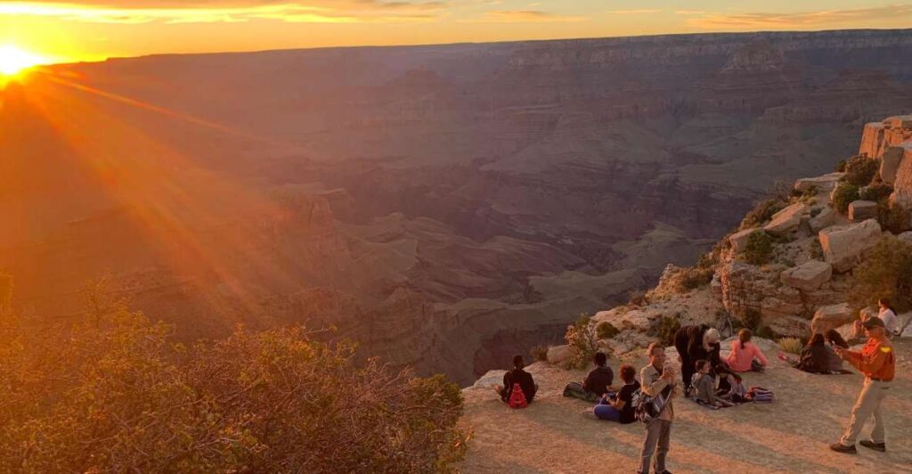 Grand Canyon National Park: Guided Sunset Hummer Tour