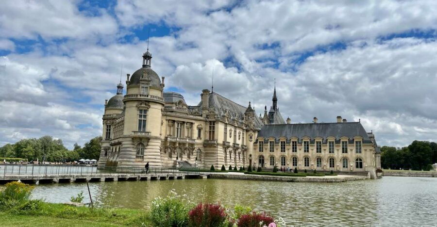 great-stables-of-prince-de-conde-palace-chantilly