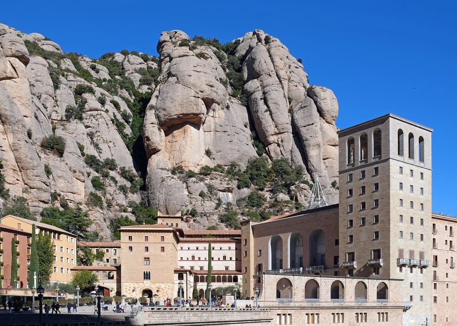 guided-visit-to-the-enchanting-montserrat-monastery
