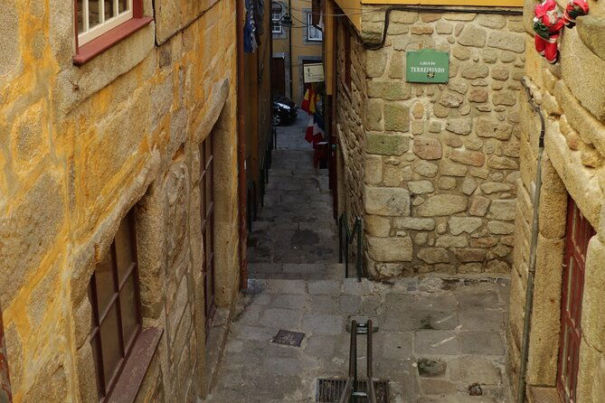 half-day-private-tour-in-tuktuk-porto-jewish-heritage