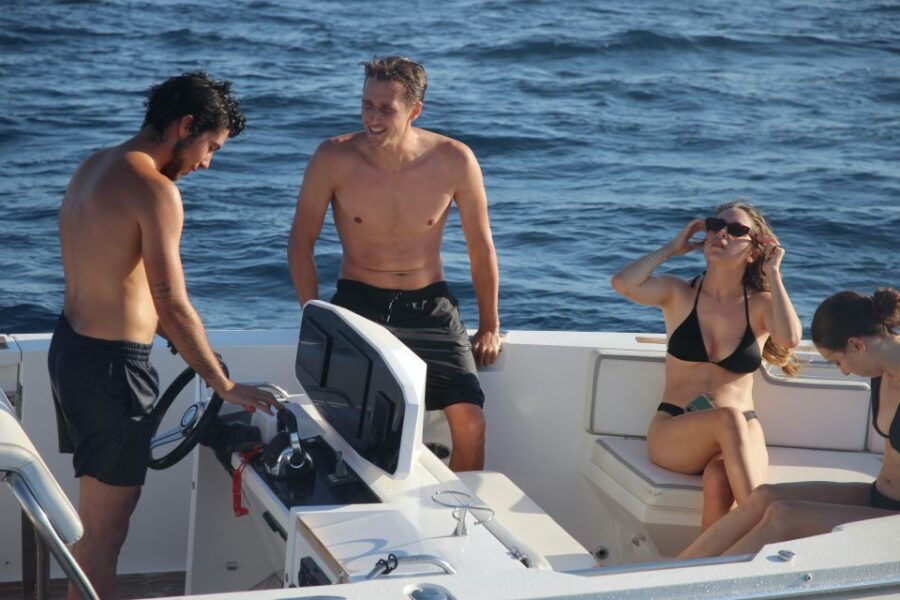 high-performance-motor-sport-boat-barcelona-novurania-yacht