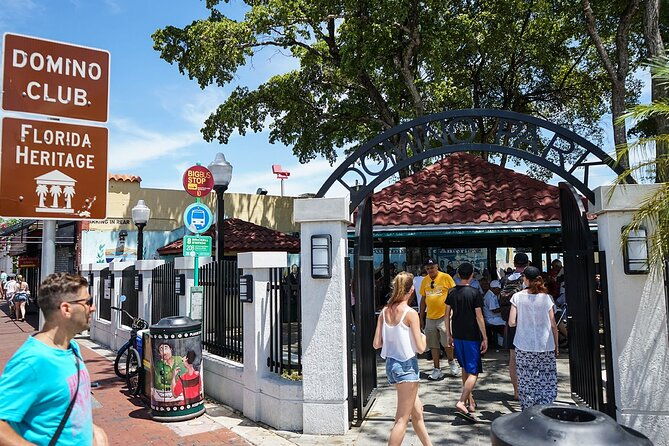 Historical Walking Food Tour in Calle 8