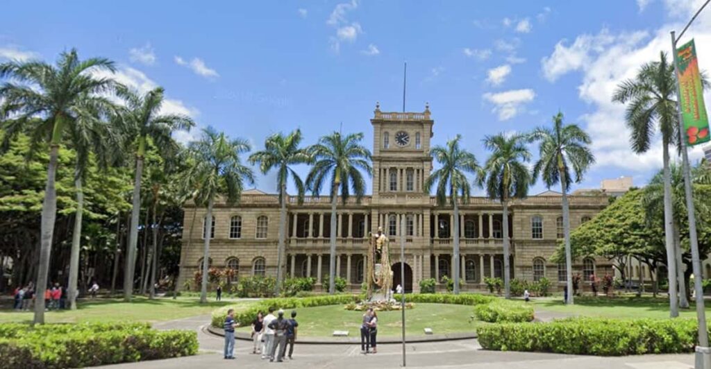 Honolulu: Island of the Gods Daytime Walking Tour