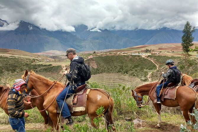 horseback-riding-in-miradores-del-valle-del-cusco-peru