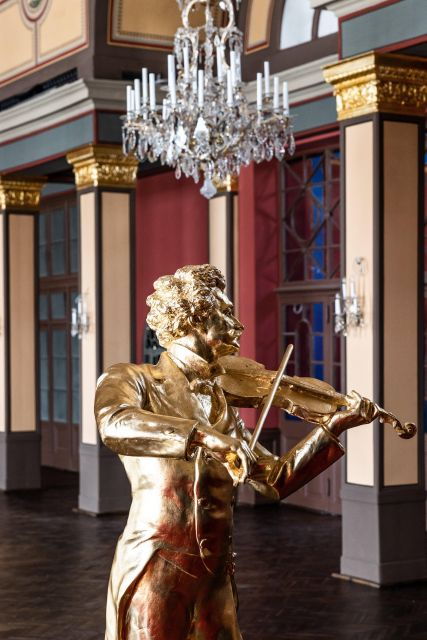 house-of-strauss-exhibition