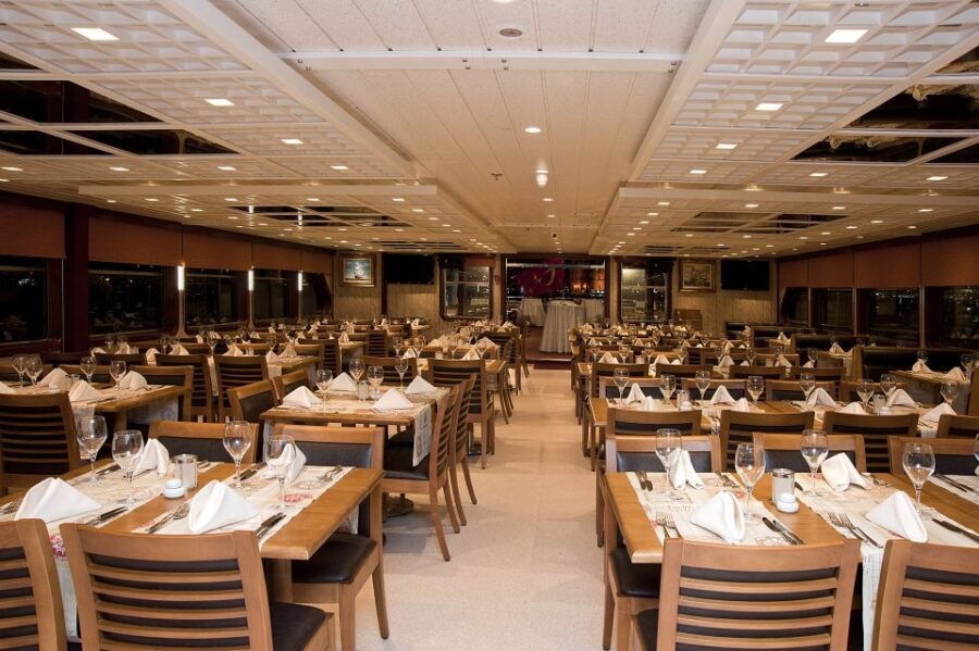 istanbul-bosphorus-dinner-cruise-with-turkish-night-show-2