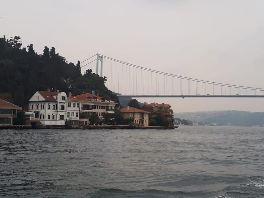 istanbul-bosphorus-lunch-cruise-with-guide
