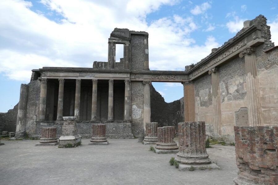 journey-through-pompeii-vesuvius-history-ruins-and-lava