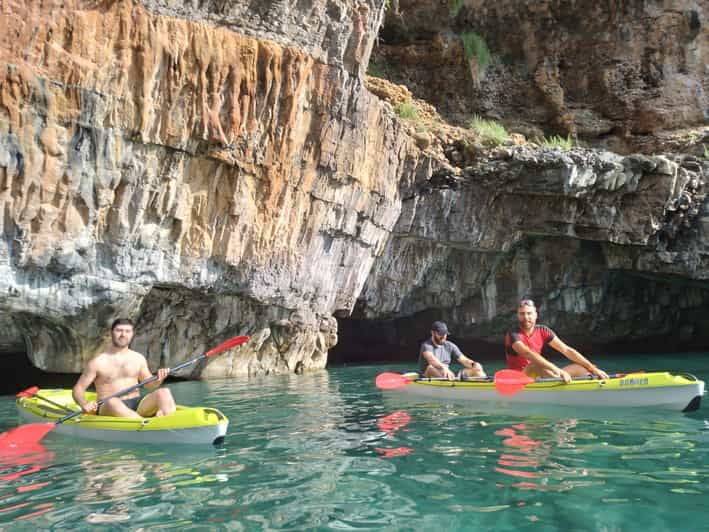 kayak-tour-following-in-the-footsteps-of-james-bond-in-maratea