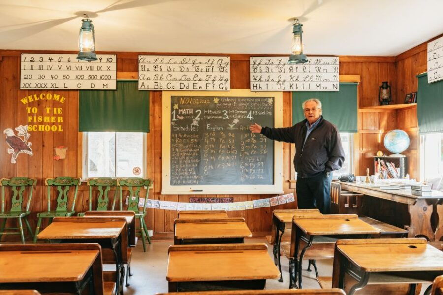 lancaster-amish-film-house-and-farmland-experience