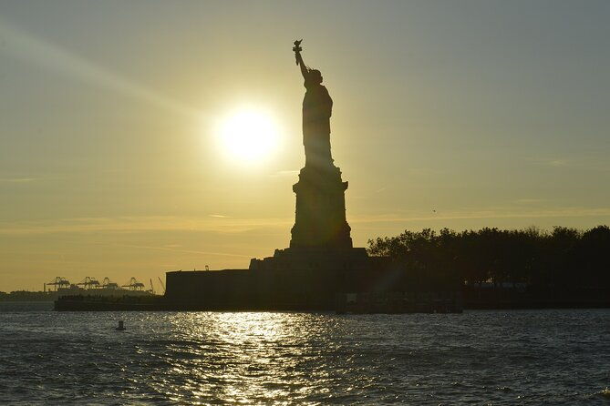 landmark-60-minute-nyc-cruise-near-the-statue-of-liberty