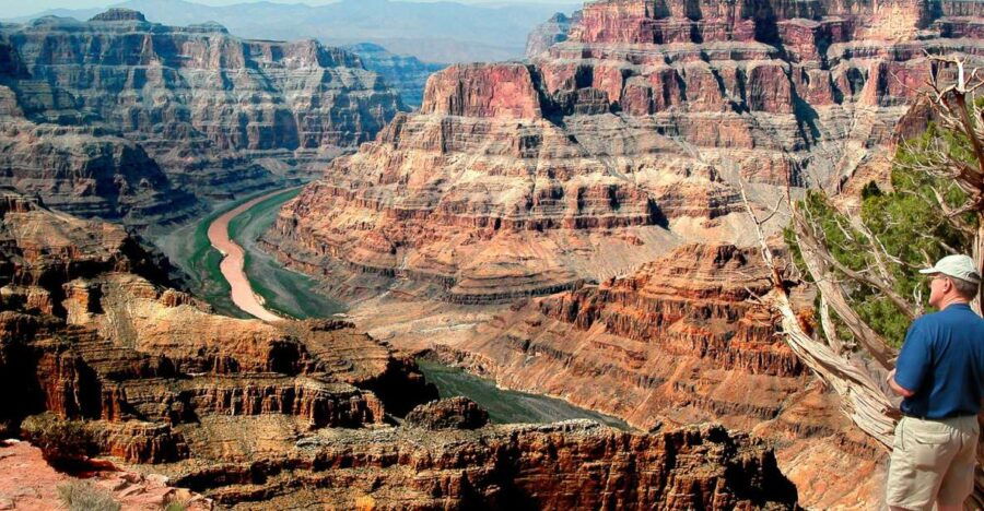 las-vegas-grand-canyon-tour-helicopter-landing-experience