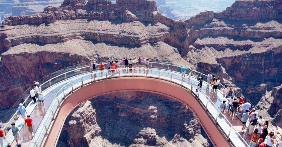 las-vegas-small-group-grand-canyon-skywalk-hoover-dam-tour