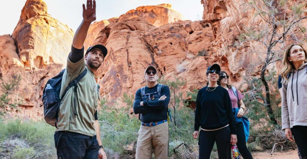 Las Vegas: Valley of Fire Guided Hike With Drinks and Snacks