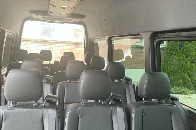 LGA/Manhattan Airport Transfer in Luxury Van-One Way Transfer.