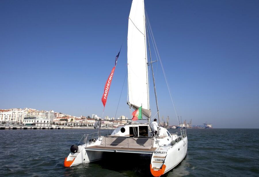 lisbon-1h-private-tour-by-sailboat-sail-or-power-catamaran