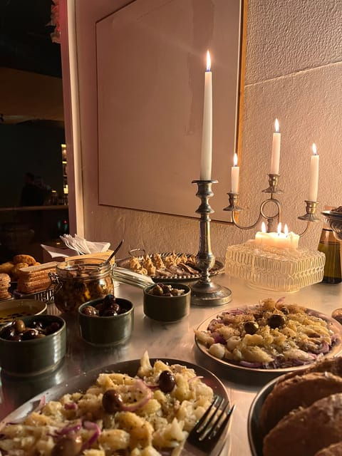 lisbon-codfish-dinner-with-storyteller-and-wine