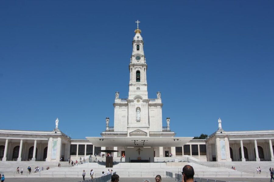 lisbon-full-day-tour-of-fatima-batalha-nazare-and-obidos