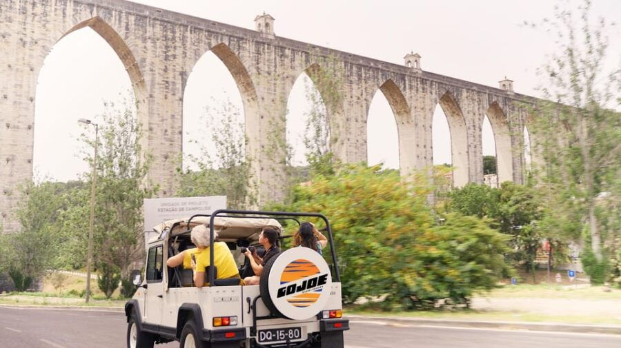 lisbon-half-day-in-a-vintage-jeep-with-food-drink-tastings