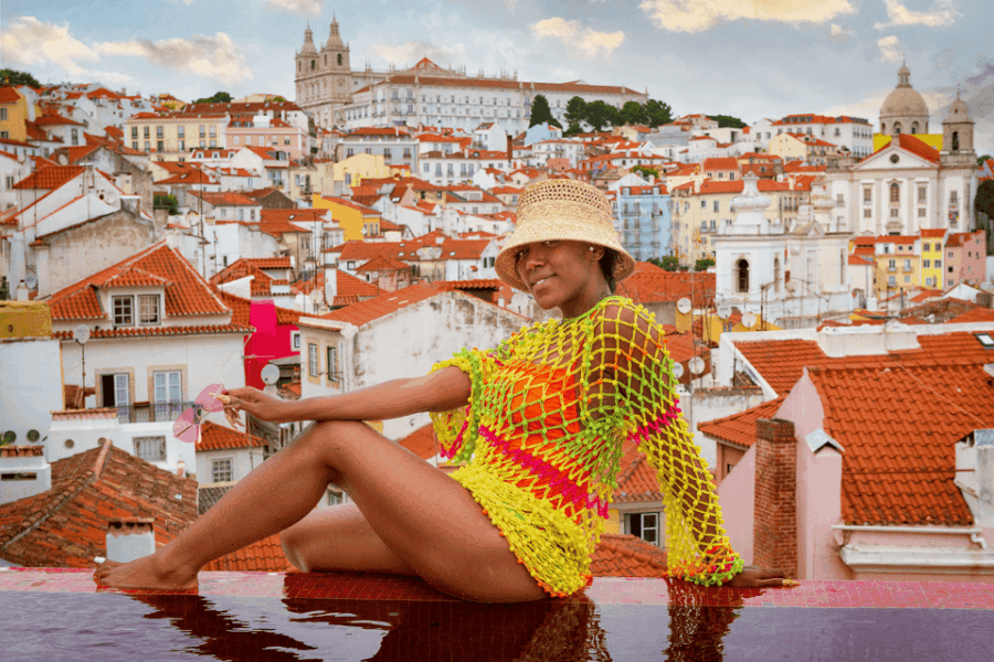 lisbon-private-photoshoot-through-alfama-graca-mouraria