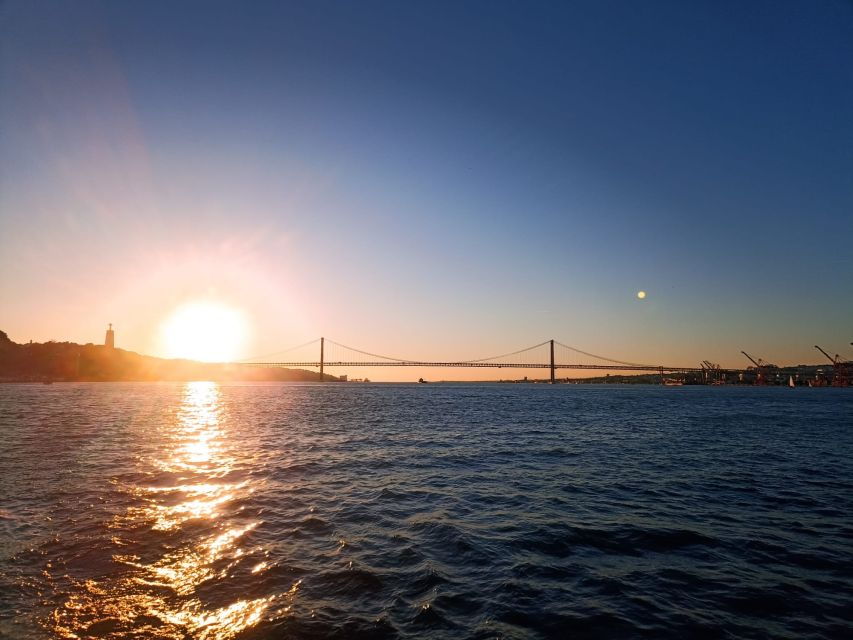 lisbon-private-sunset-sailboat-tour-with-welcome-drink