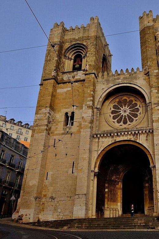 lisbon-private-tour-by-tuk-tuk