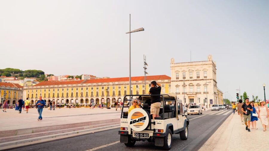lisbon-private-tour-in-a-vintage-jeep-with-drink-tastings