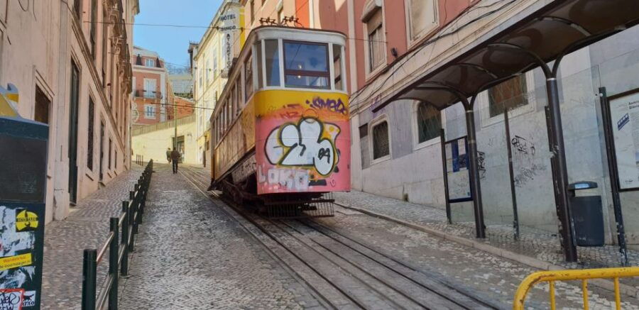 lisbon-private-tuk-tuk-tour-for-2-hours