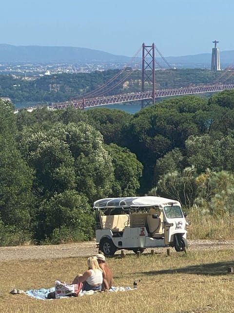 lisbon-tuk-tuk-tour-with-wine-and-tapas-tasting