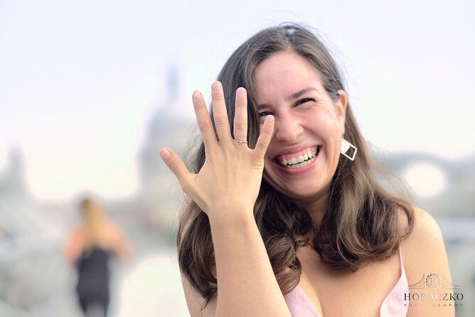 london-engagement-secret-marriage-proposal-near-st-pauls-cathedral