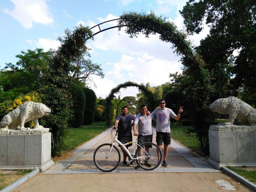 madrid-retiro-park-and-literary-quarter-by-bike-2