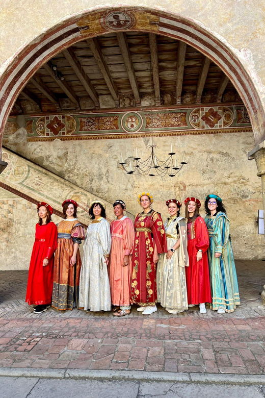 malpaga-castle-guided-tour-with-period-dresses