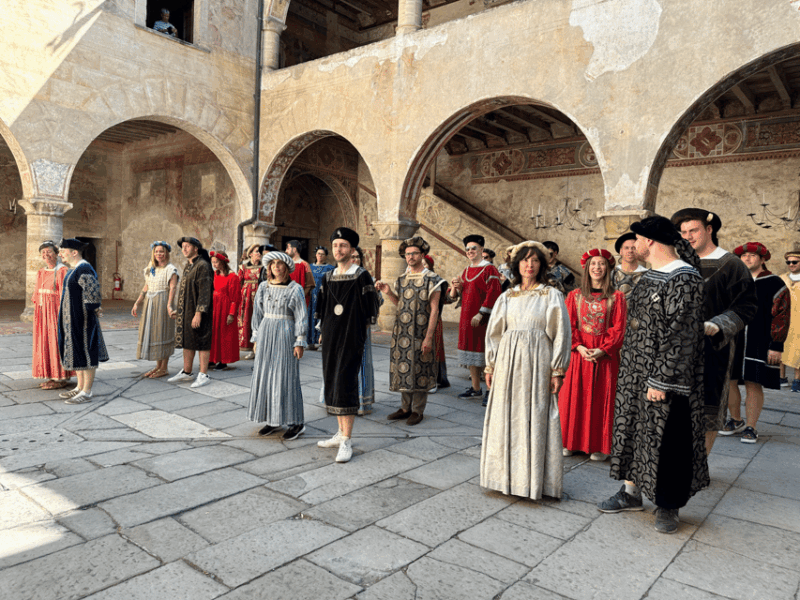 malpaga-castle-guided-tour-with-period-dresses