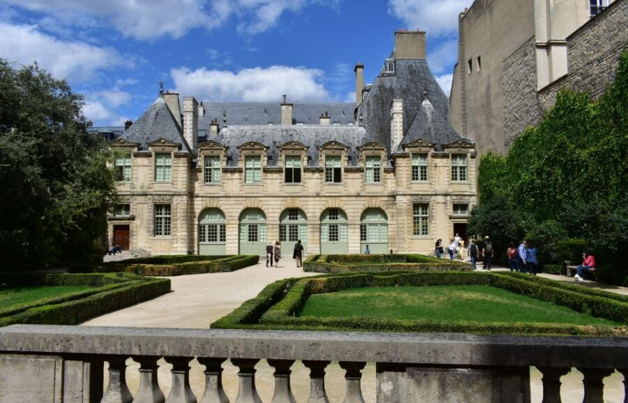 marais-discover-the-medieval-heart-of-paris