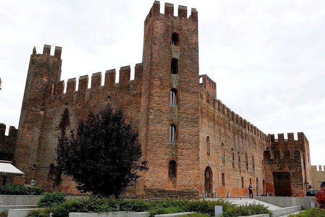 medieval-castles-walled-towns-renaissance-villas-ceramic-south-euganean-hills